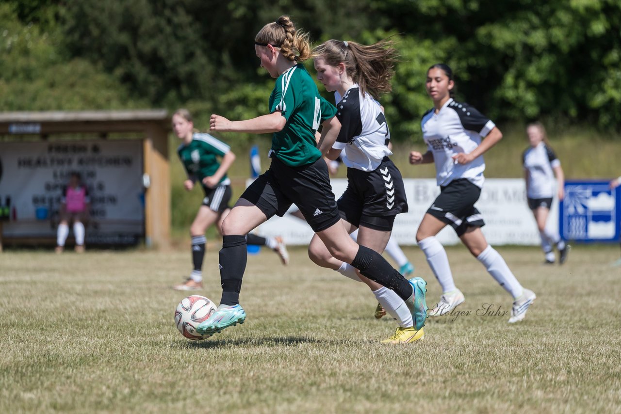 Bild 113 - wBJ TuRa Meldorf/Buesum - JFV Luebeck : Ergebnis: 1:0